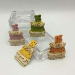 Bomboniera 18 Anni Torta Calamita Magnete Gadget Compleanno Party Stock 54 Pezzi