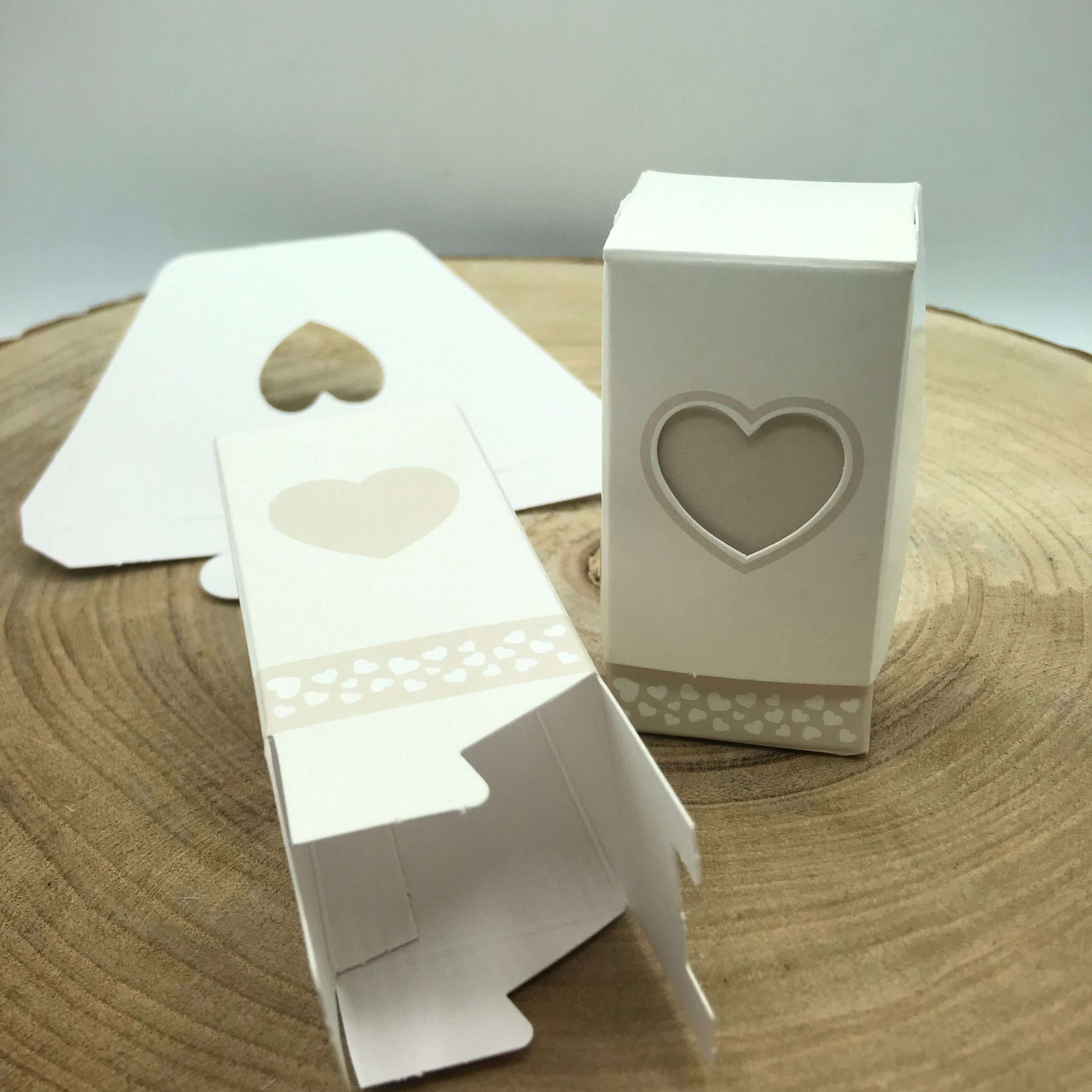 Scatolina-porta-confetti-fai-da-te-cuore-avorio-(1)