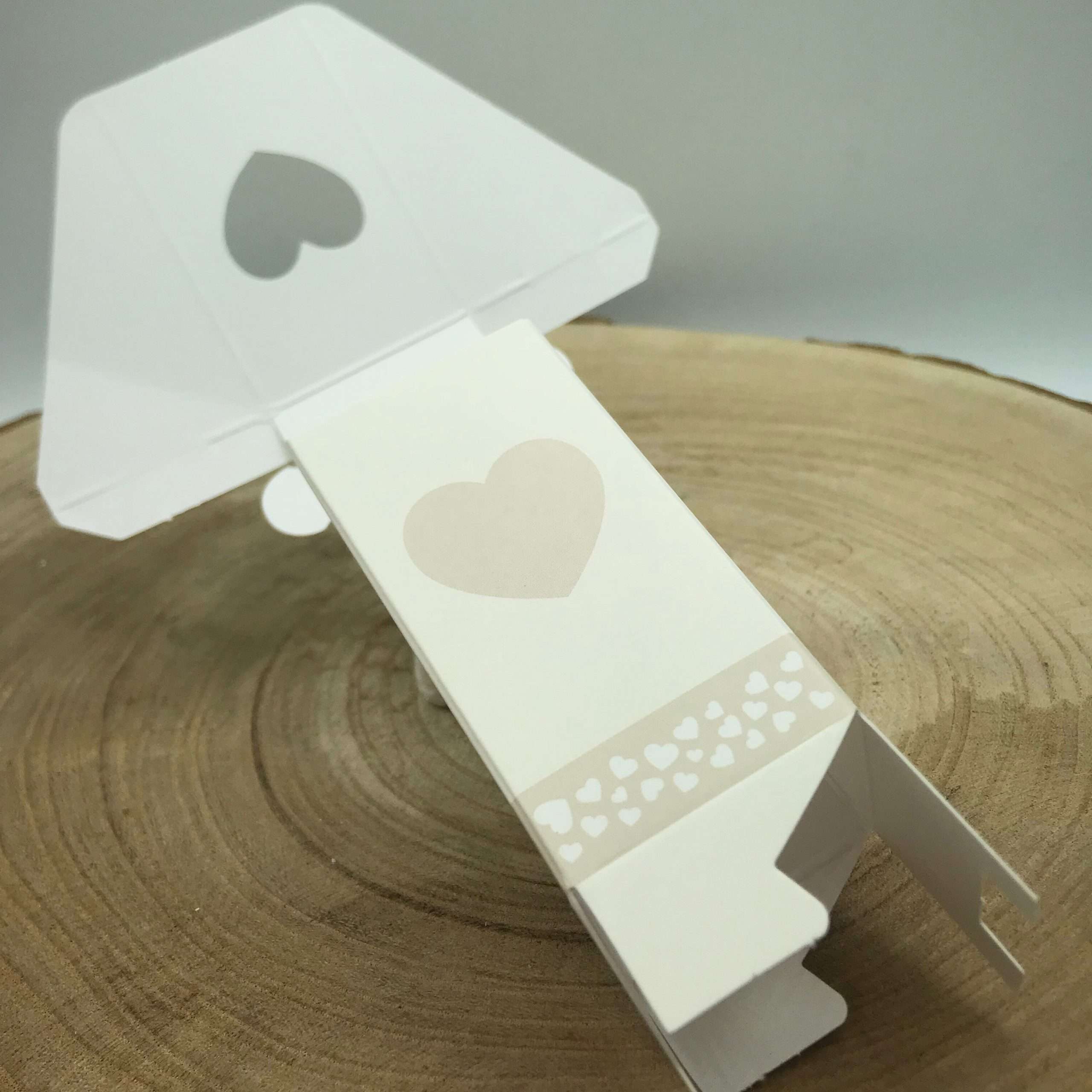 Scatolina-porta-confetti-fai-da-te-cuore-avorio-(2)