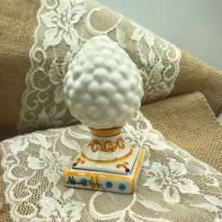 Bomboniera Matrimonio Pigna Bianca in Ceramica, Decoro Maiolica - Nonna Rosa